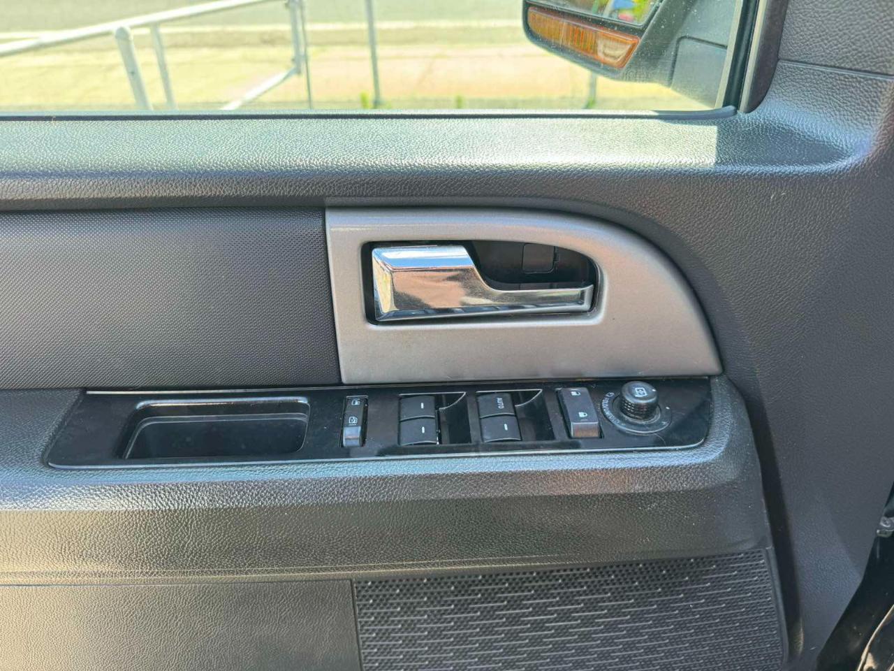Ford Expedition EL 4WD 4dr Limited 2012