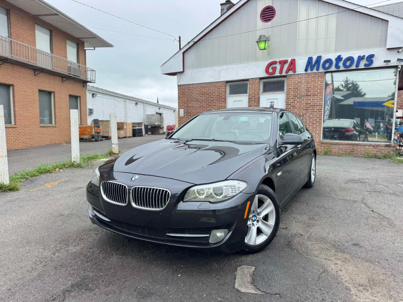 BMW 5 Series 4dr Sdn 528i xDrive AWD 2013