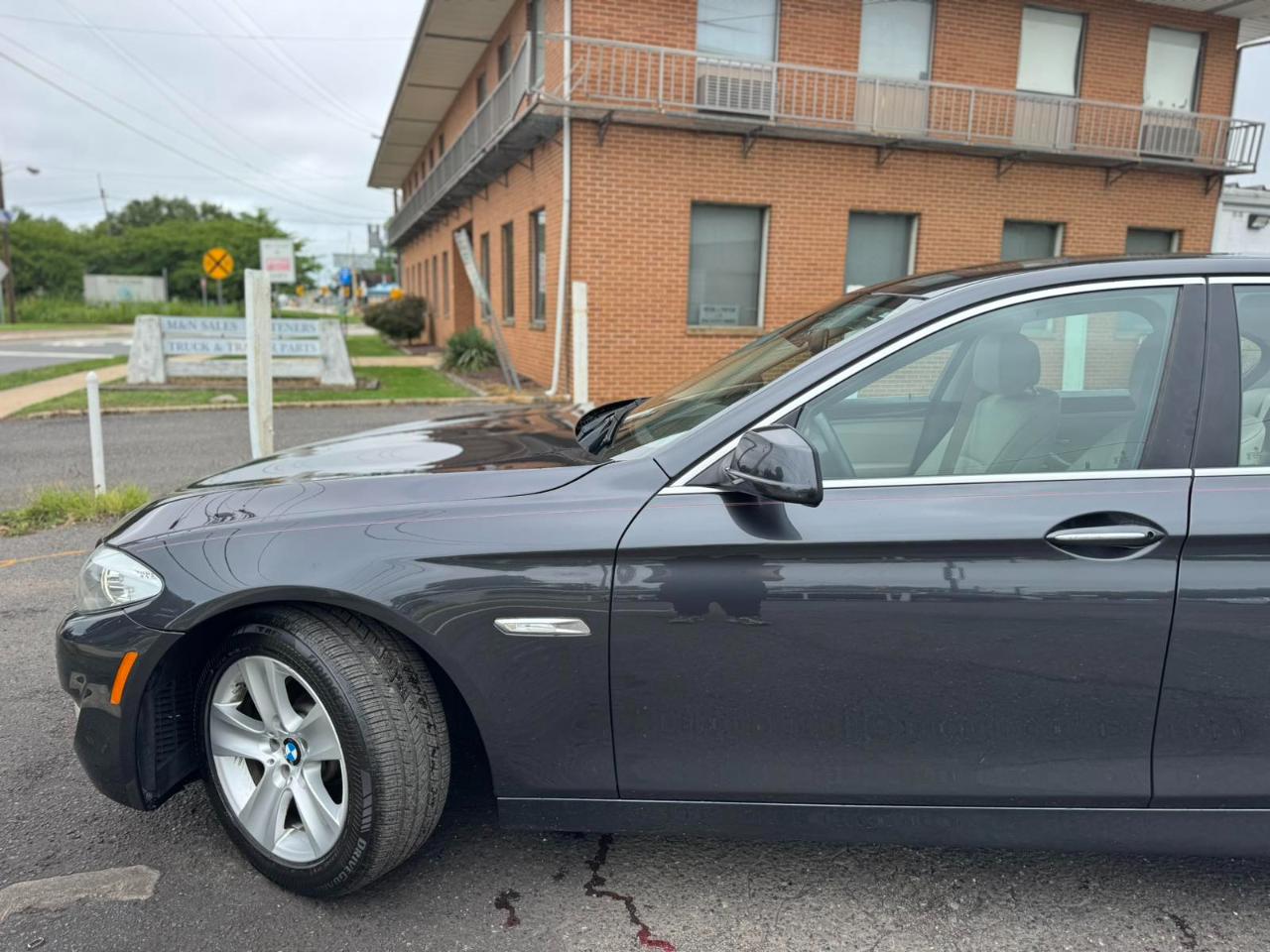 BMW 5 Series 4dr Sdn 528i xDrive AWD 2013