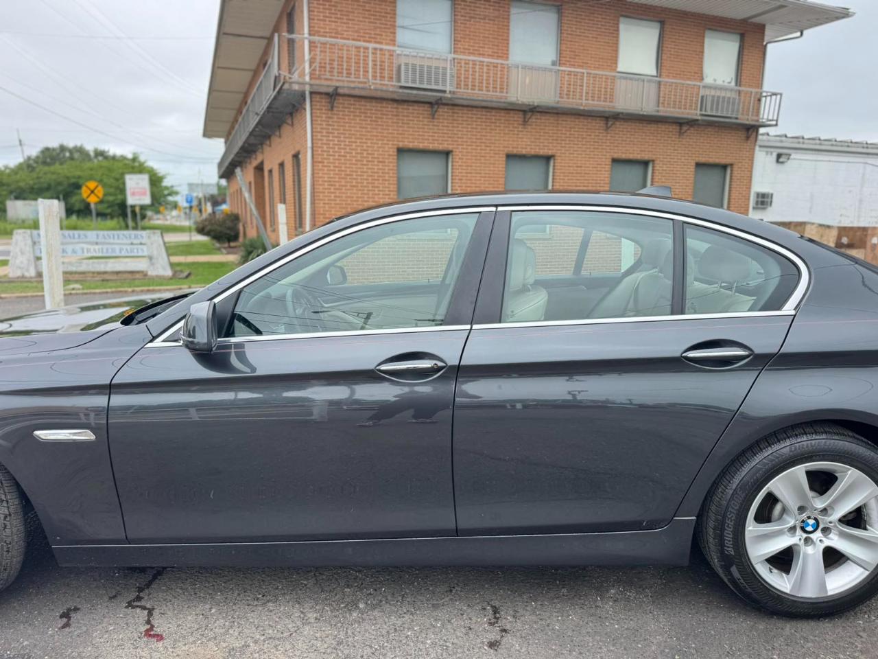 BMW 5 Series 4dr Sdn 528i xDrive AWD 2013