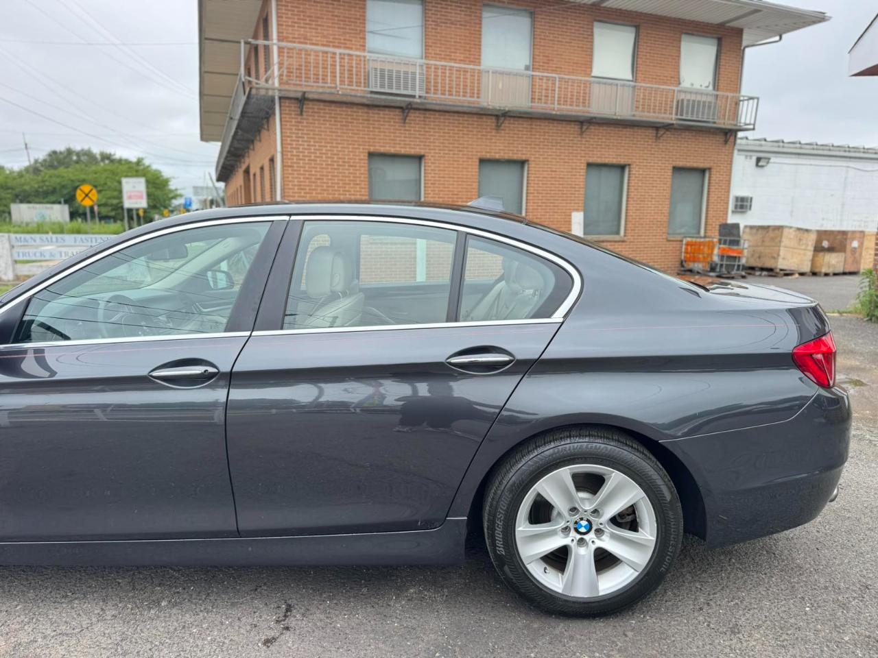 BMW 5 Series 4dr Sdn 528i xDrive AWD 2013