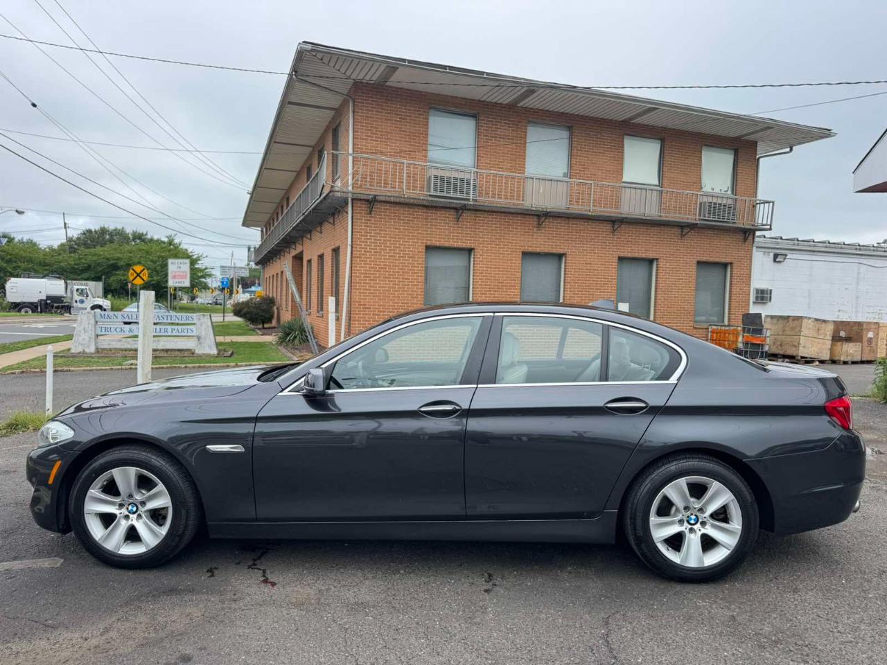 BMW 5 Series 4dr Sdn 528i xDrive AWD 2013
