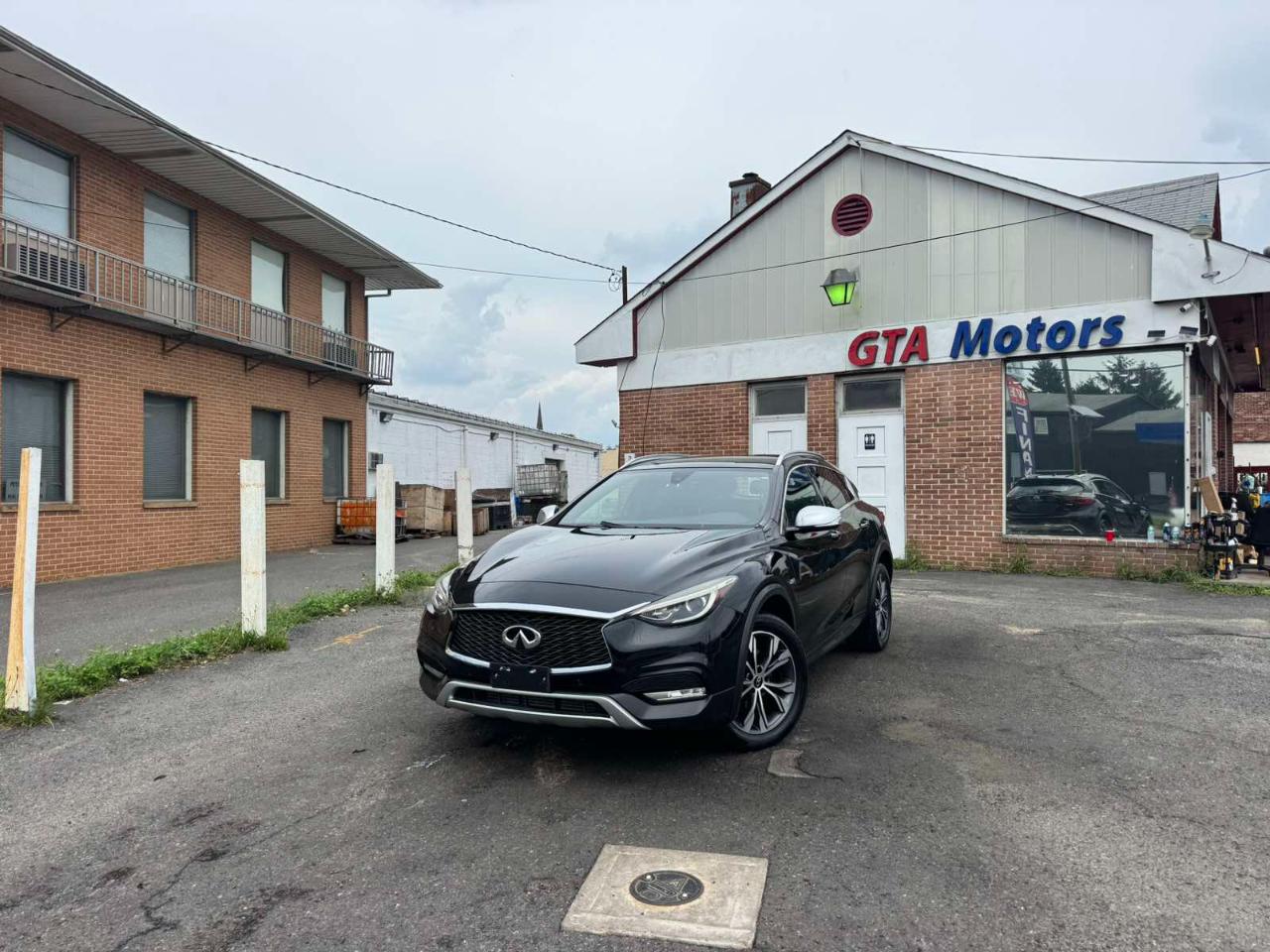 Infiniti QX30 Premium AWD *Ltd Avail* 2017