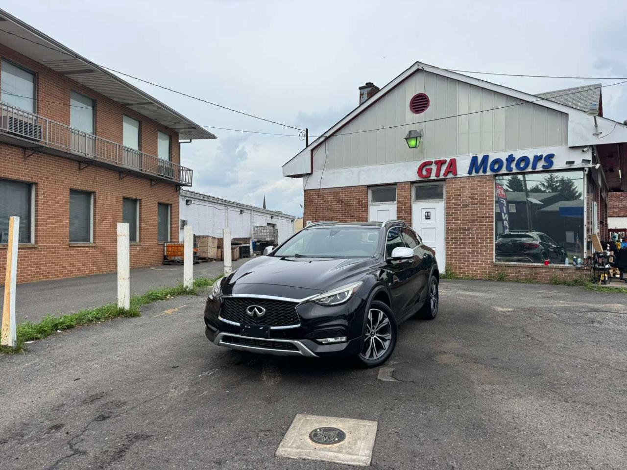 Infiniti QX30 Premium AWD *Ltd Avail* 2017