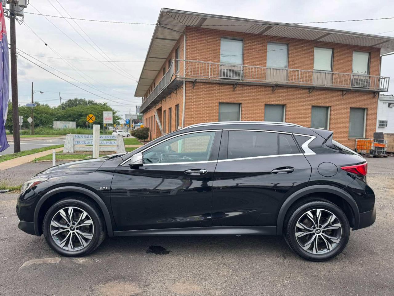 Infiniti QX30 Premium AWD *Ltd Avail* 2017