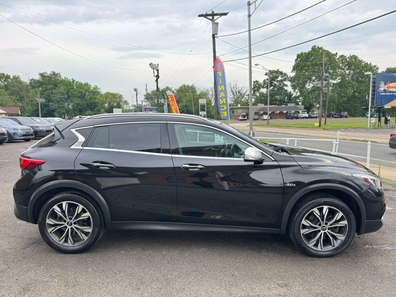 Infiniti QX30 Premium AWD *Ltd Avail* 2017