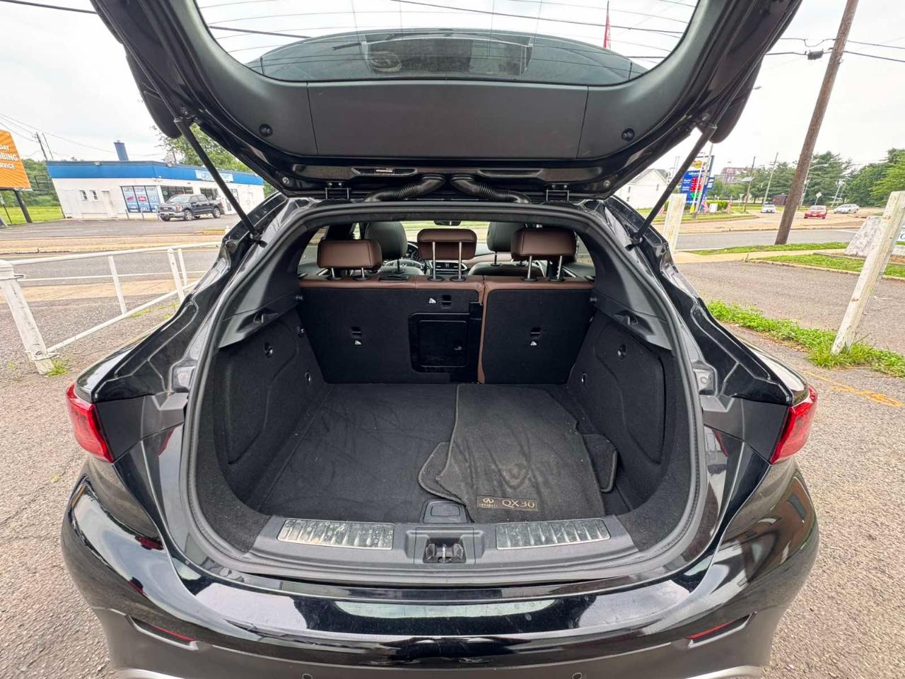Infiniti QX30 Premium AWD *Ltd Avail* 2017