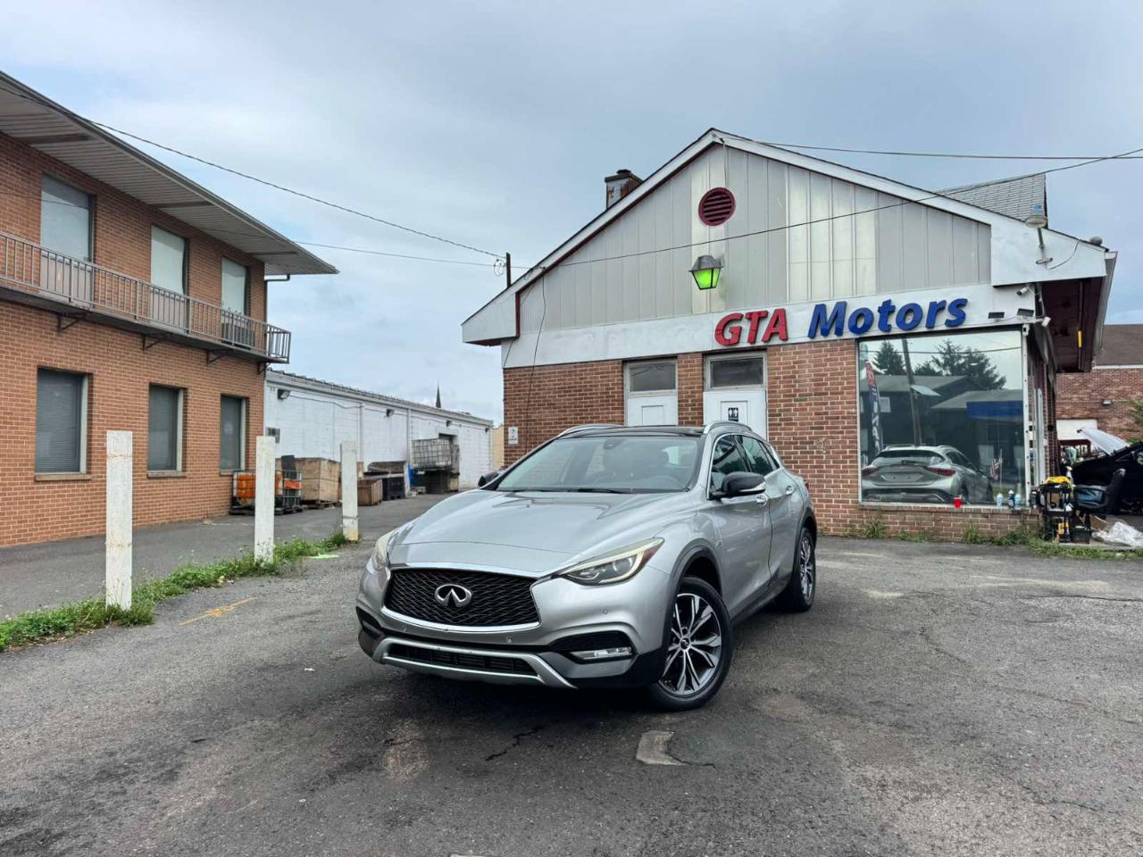 Infiniti QX30 Premium AWD *Ltd Avail* 2017