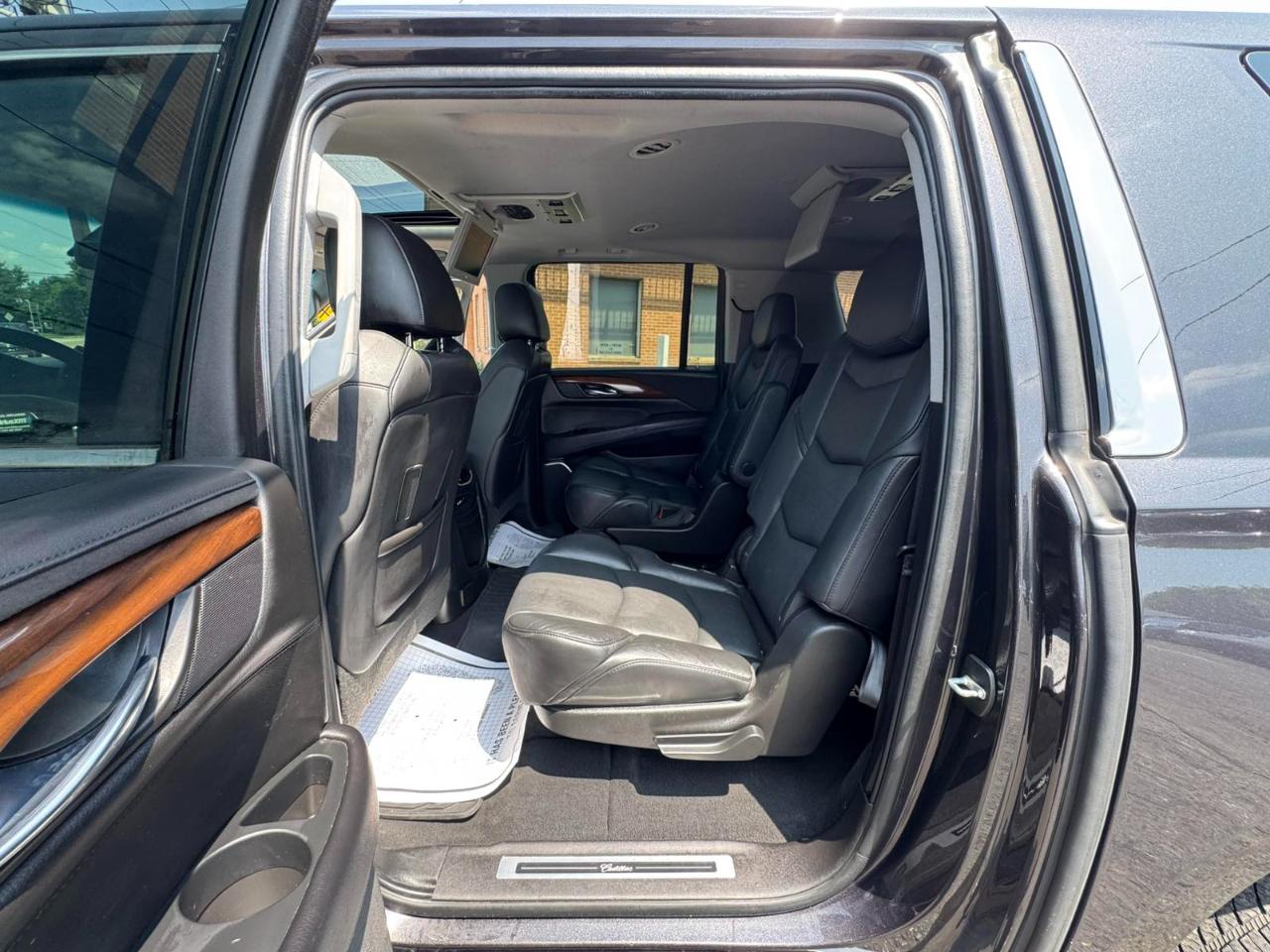 Cadillac Escalade ESV 4WD 4dr Premium Collection 2016