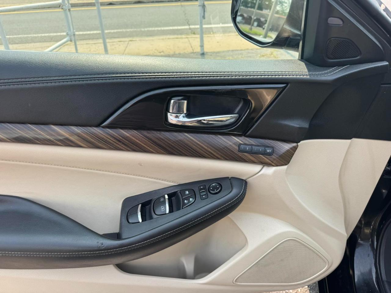 Nissan Maxima 4dr Sdn 3.5 Platinum 2016