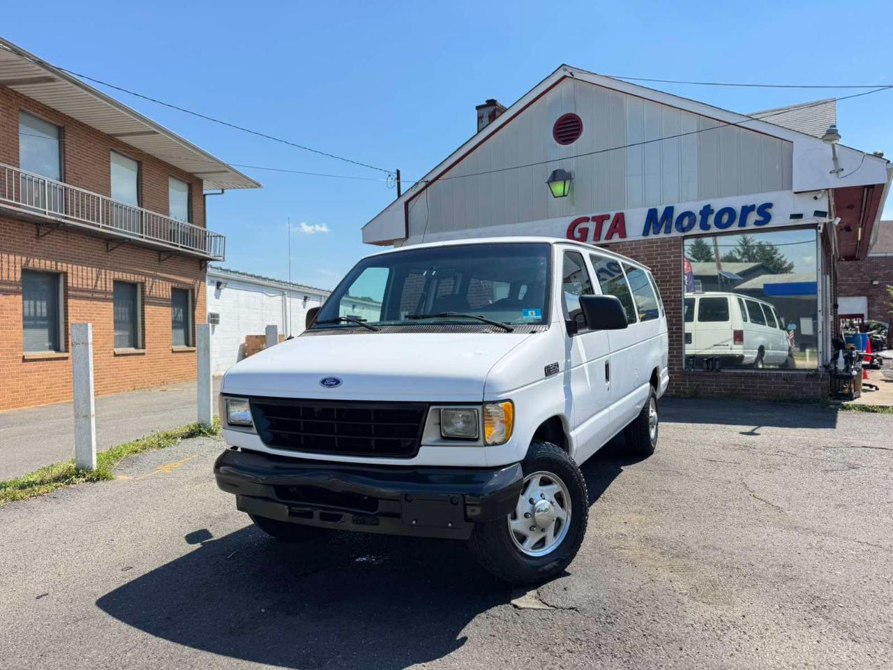 Ford Club Wagon Super 138" WB XL Plus 1996