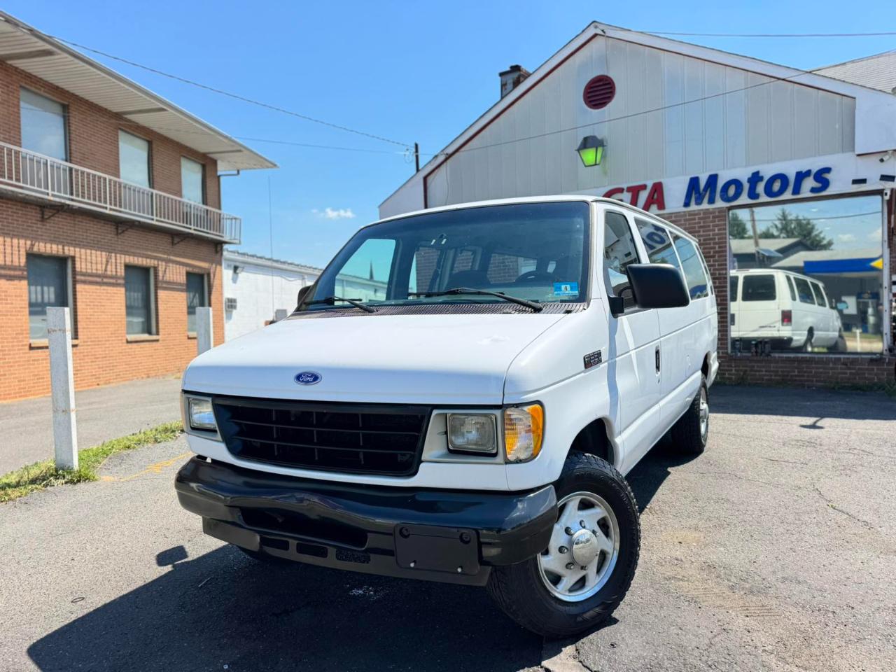 Ford Club Wagon Super 138" WB XL Plus 1996