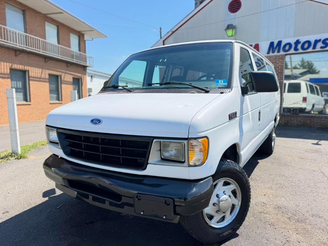 Ford Club Wagon Super 138" WB XL Plus 1996