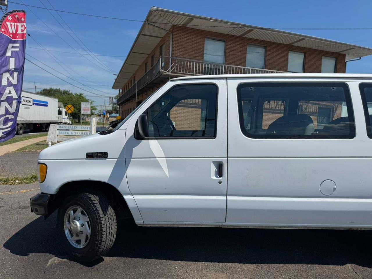Ford Club Wagon Super 138" WB XL Plus 1996