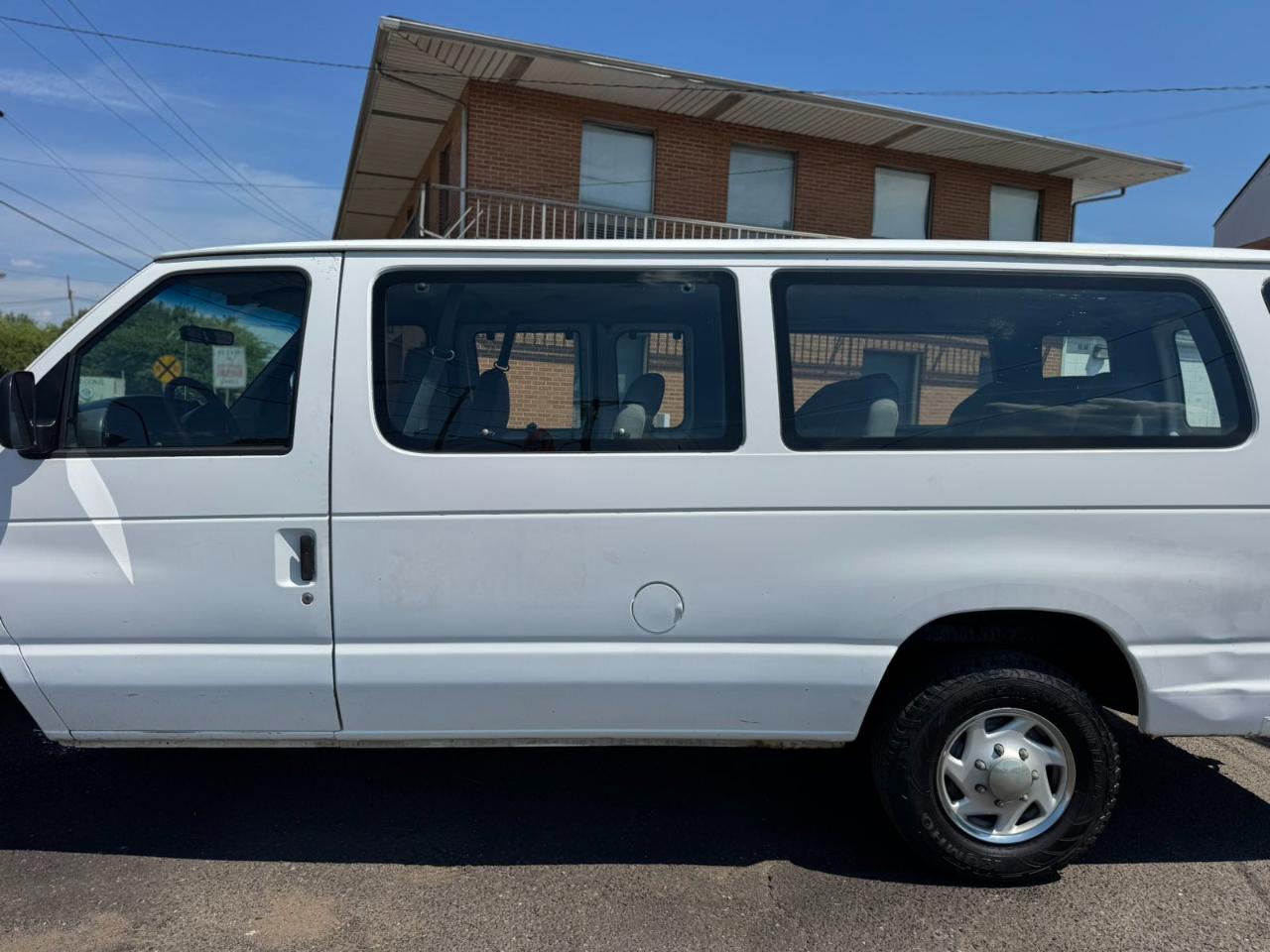 Ford Club Wagon Super 138" WB XL Plus 1996