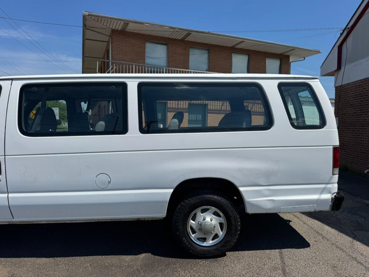 Ford Club Wagon Super 138" WB XL Plus 1996