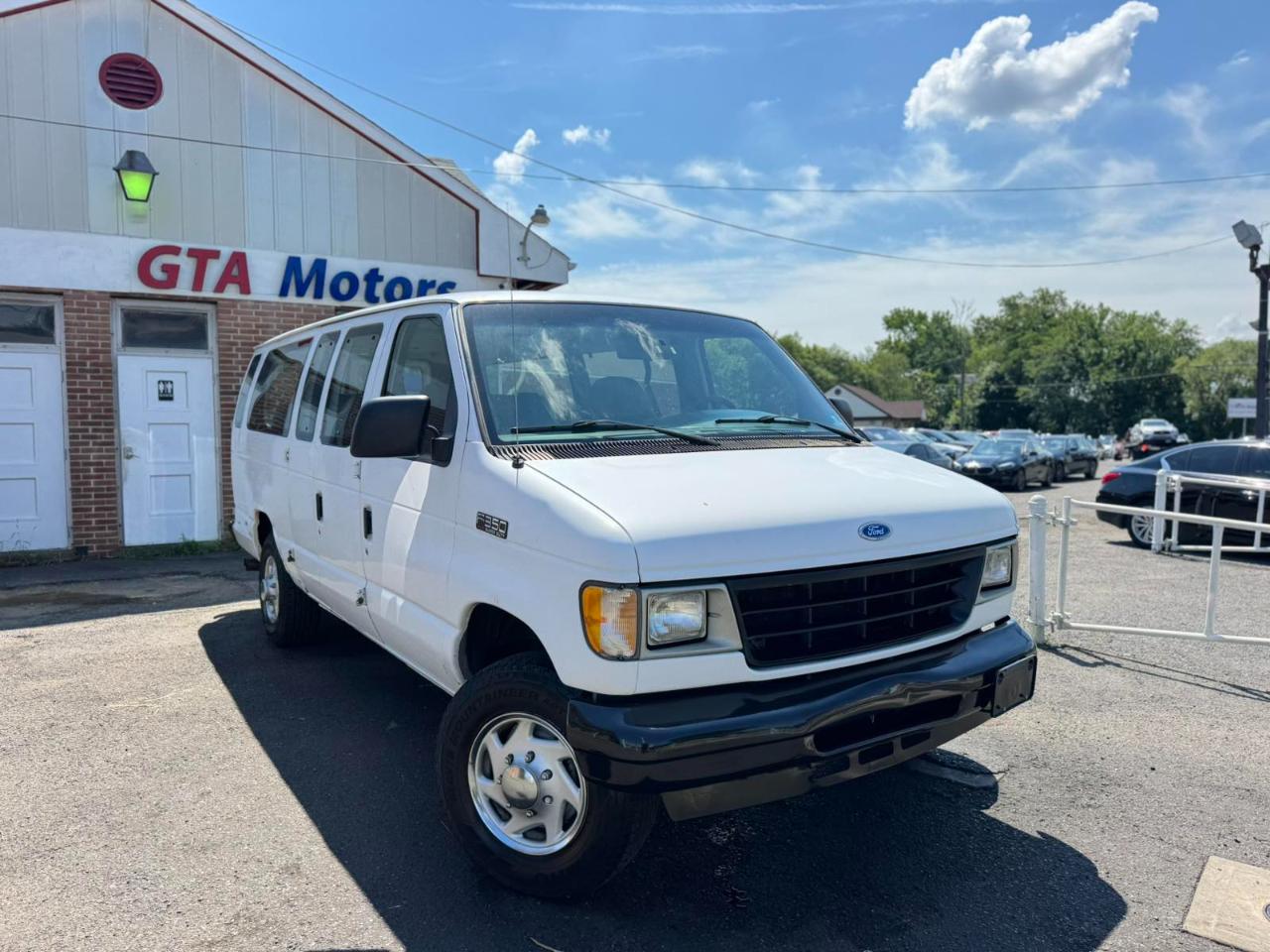 Ford Club Wagon Super 138" WB XL Plus 1996