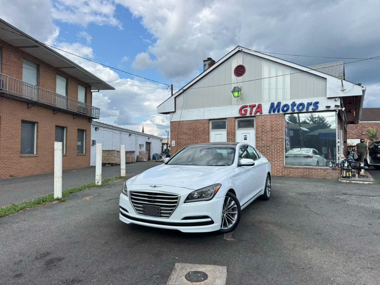 Hyundai Genesis 4dr Sdn V6 3.8L RWD 2015