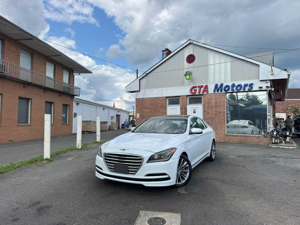 Hyundai Genesis 4dr Sdn V6 3.8L RWD 2015