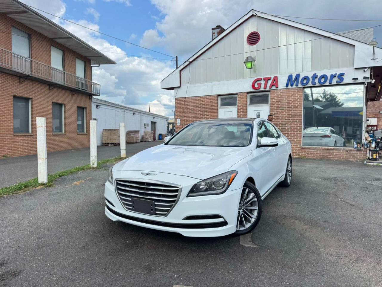 Hyundai Genesis 4dr Sdn V6 3.8L RWD 2015