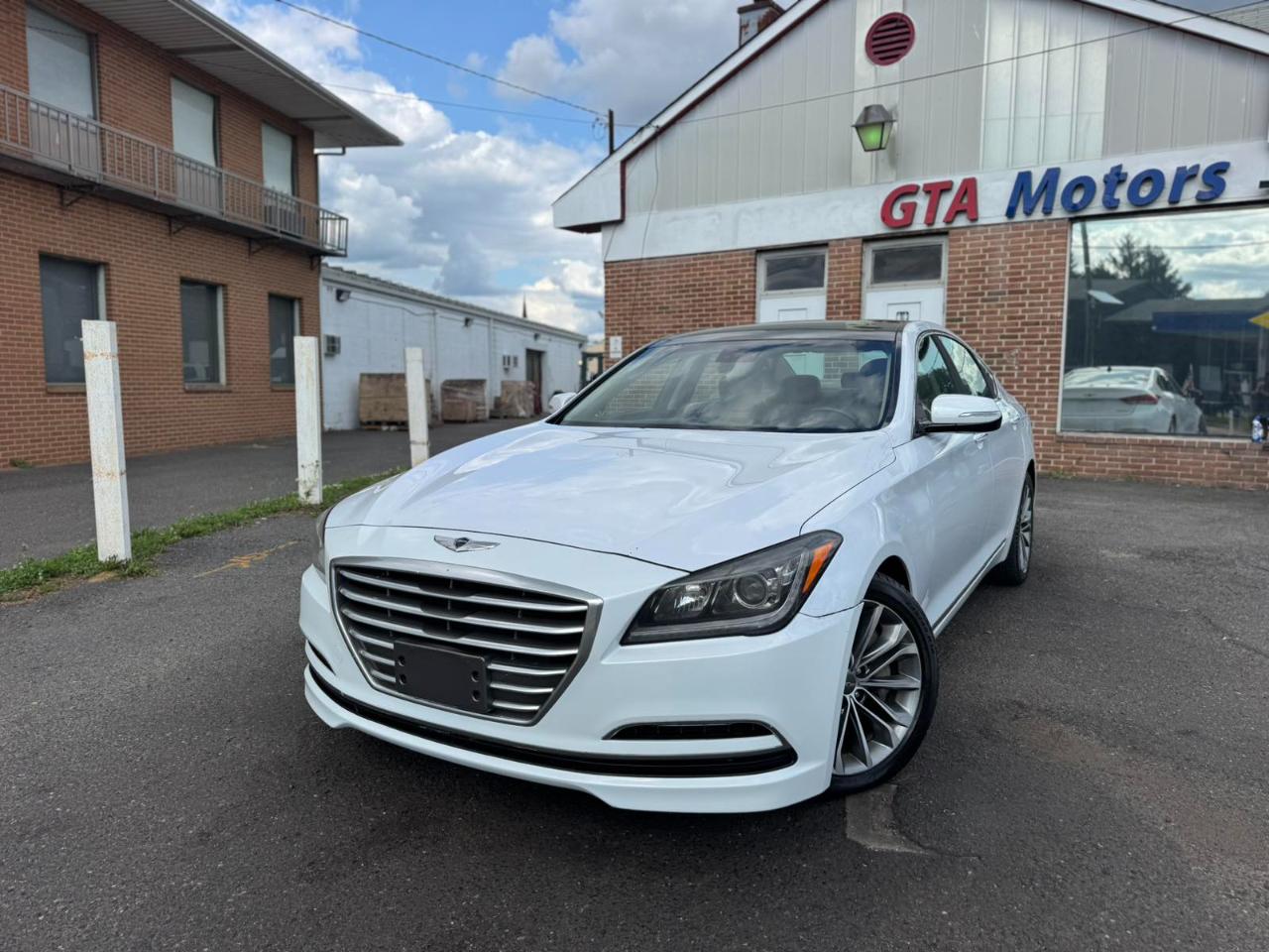 Hyundai Genesis 4dr Sdn V6 3.8L RWD 2015