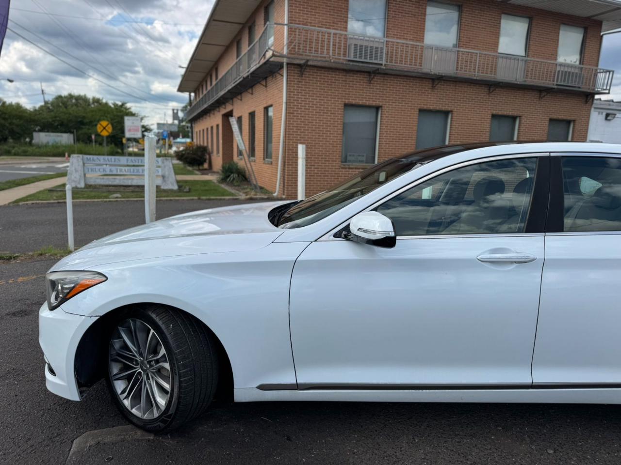 Hyundai Genesis 4dr Sdn V6 3.8L RWD 2015