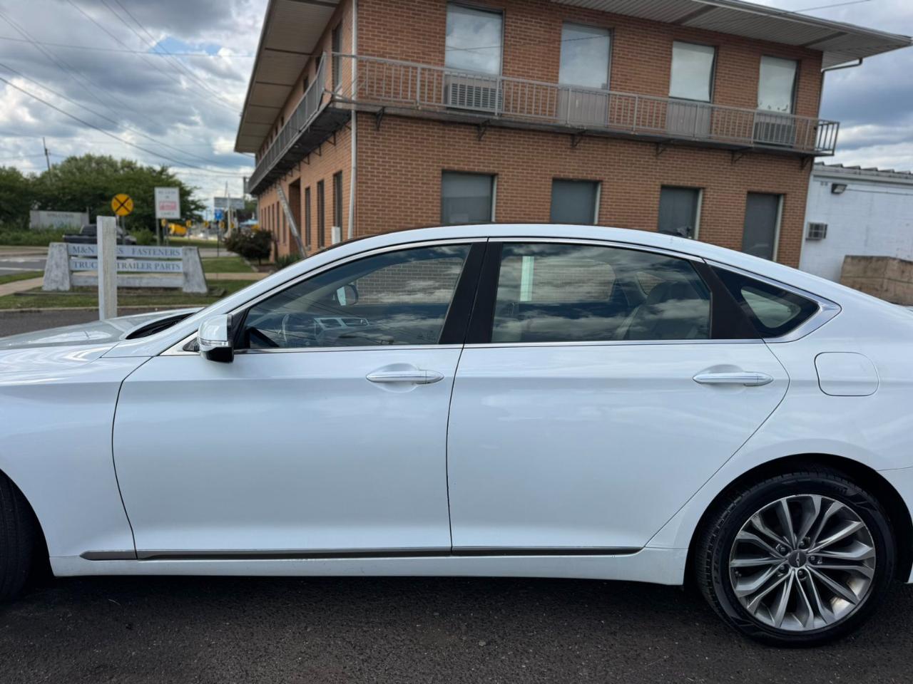 Hyundai Genesis 4dr Sdn V6 3.8L RWD 2015