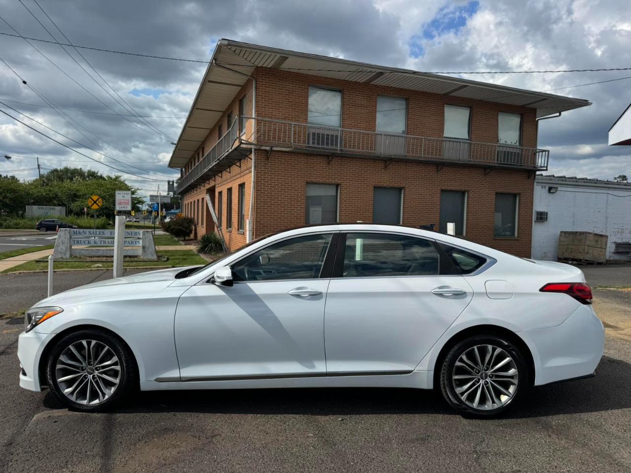 Hyundai Genesis 4dr Sdn V6 3.8L RWD 2015