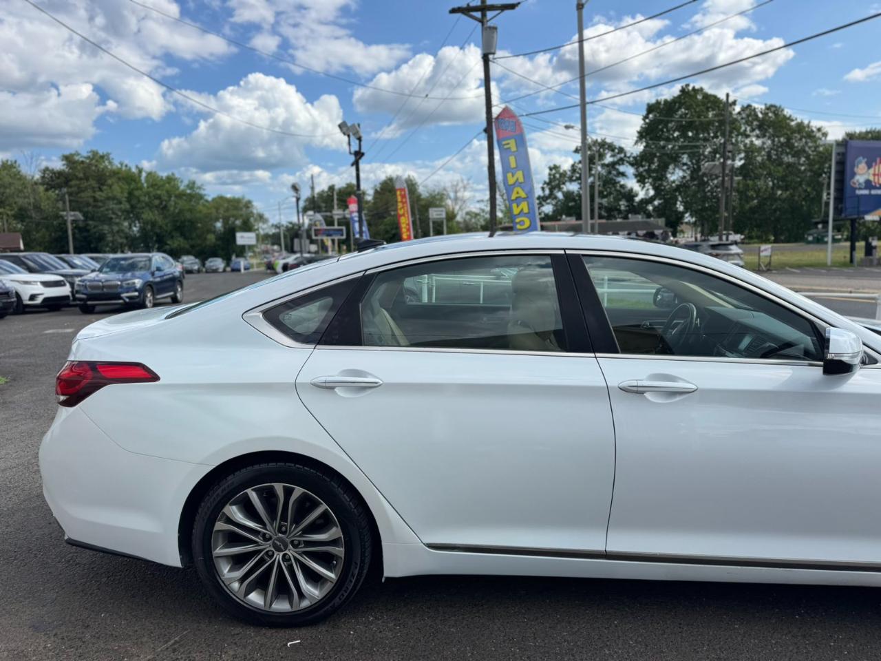 Hyundai Genesis 4dr Sdn V6 3.8L RWD 2015
