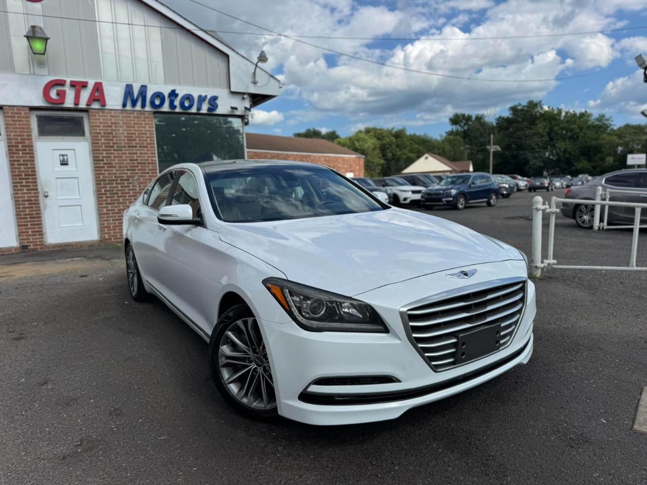 Hyundai Genesis 4dr Sdn V6 3.8L RWD 2015