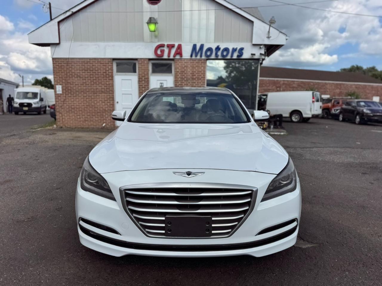 Hyundai Genesis 4dr Sdn V6 3.8L RWD 2015