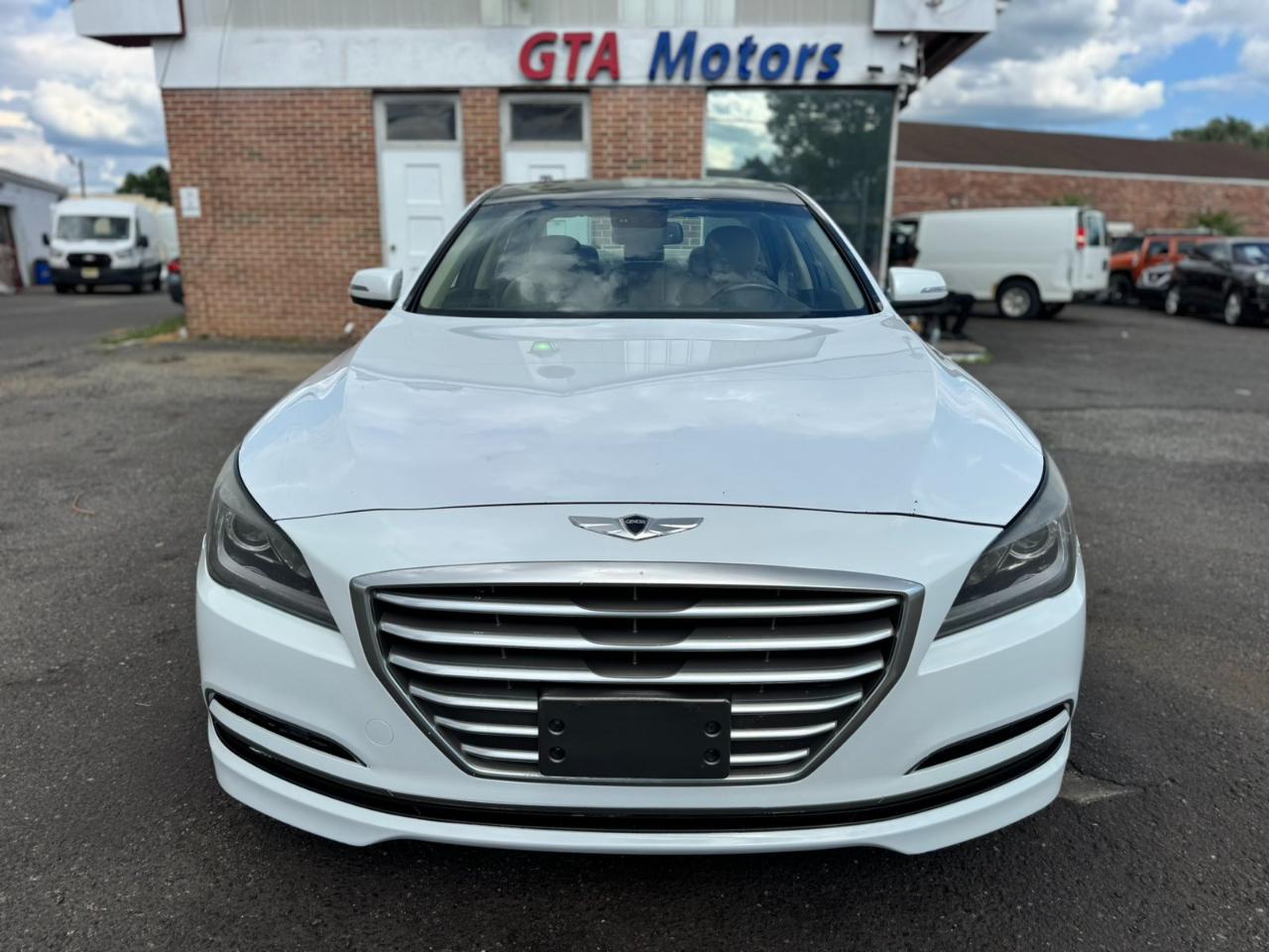 Hyundai Genesis 4dr Sdn V6 3.8L RWD 2015