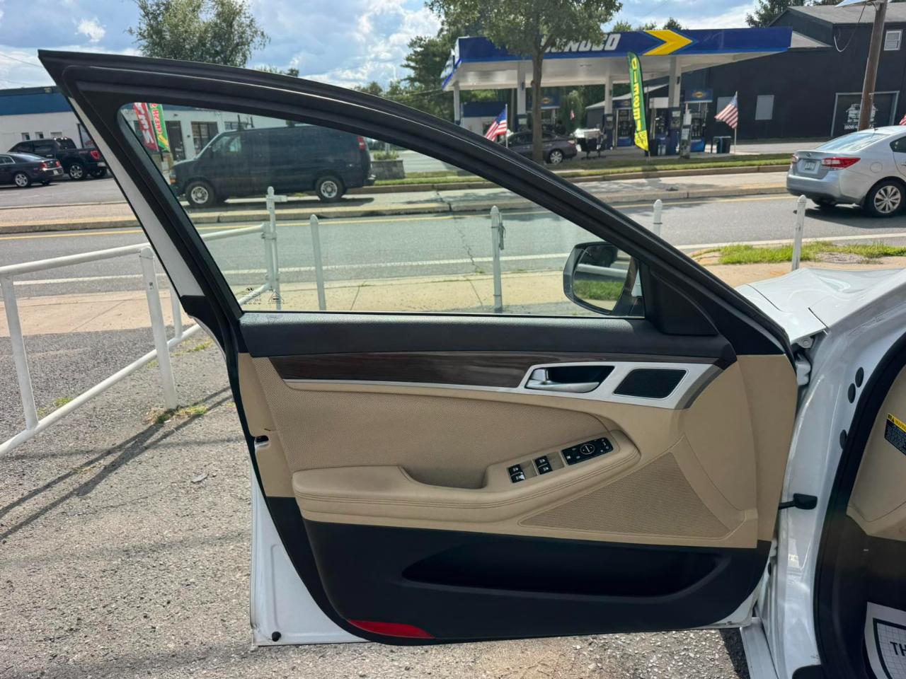 Hyundai Genesis 4dr Sdn V6 3.8L RWD 2015
