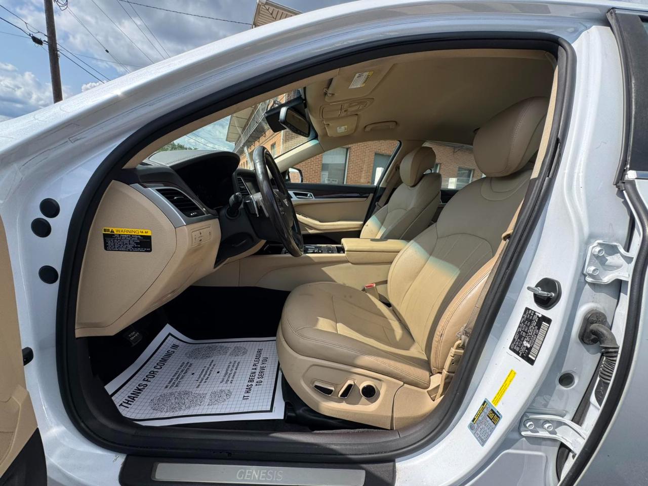 Hyundai Genesis 4dr Sdn V6 3.8L RWD 2015