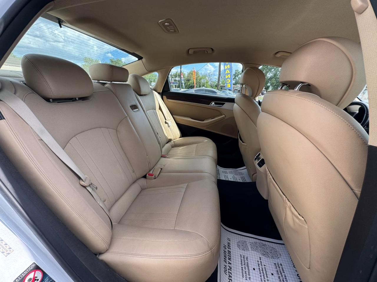Hyundai Genesis 4dr Sdn V6 3.8L RWD 2015