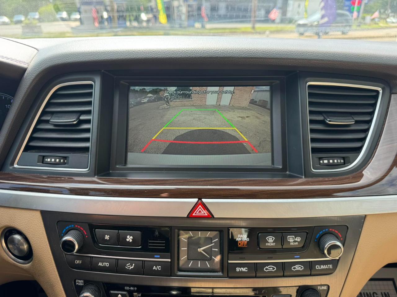 Hyundai Genesis 4dr Sdn V6 3.8L RWD 2015