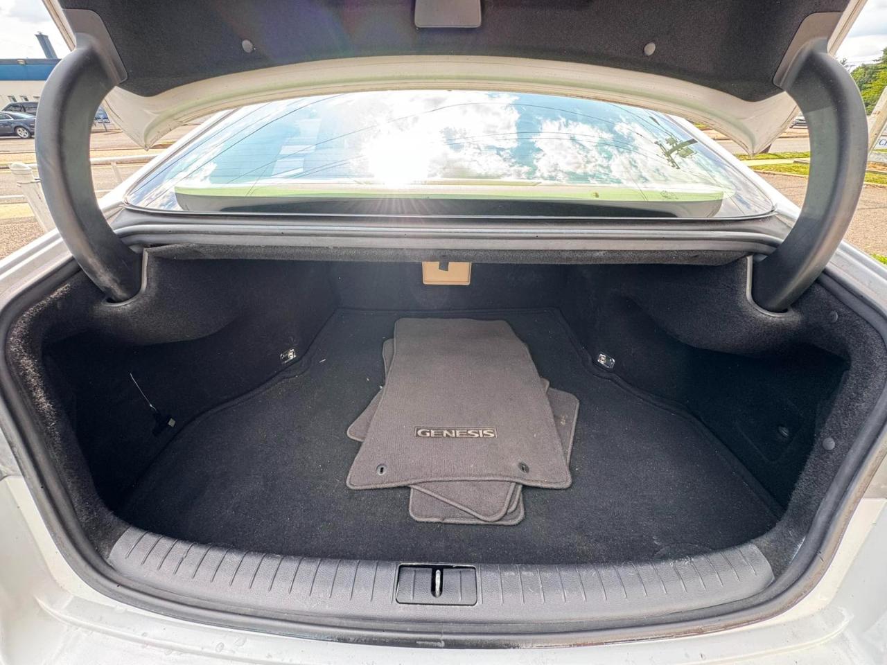 Hyundai Genesis 4dr Sdn V6 3.8L RWD 2015