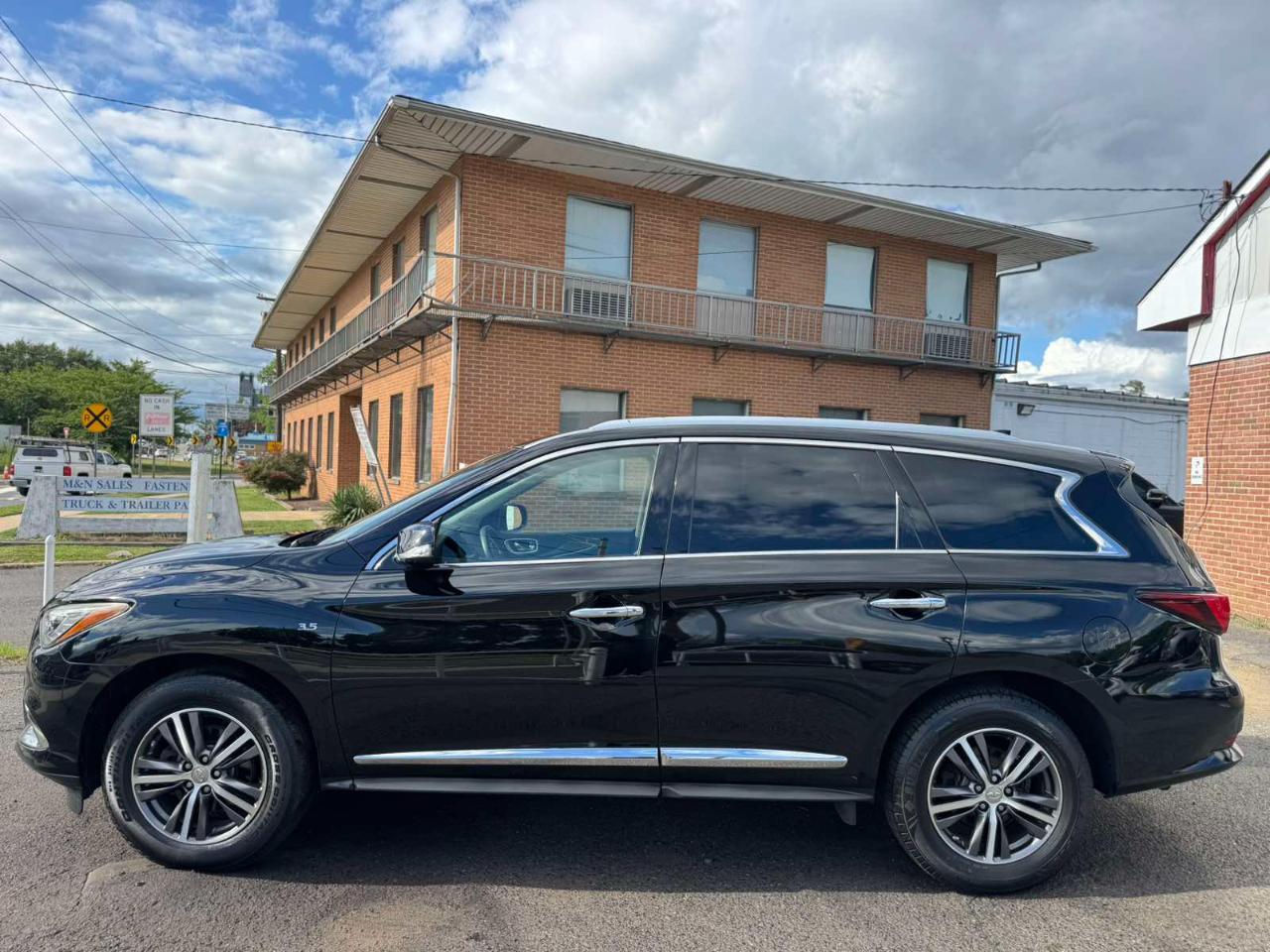Infiniti QX60 2019.5 LUXE AWD 2019