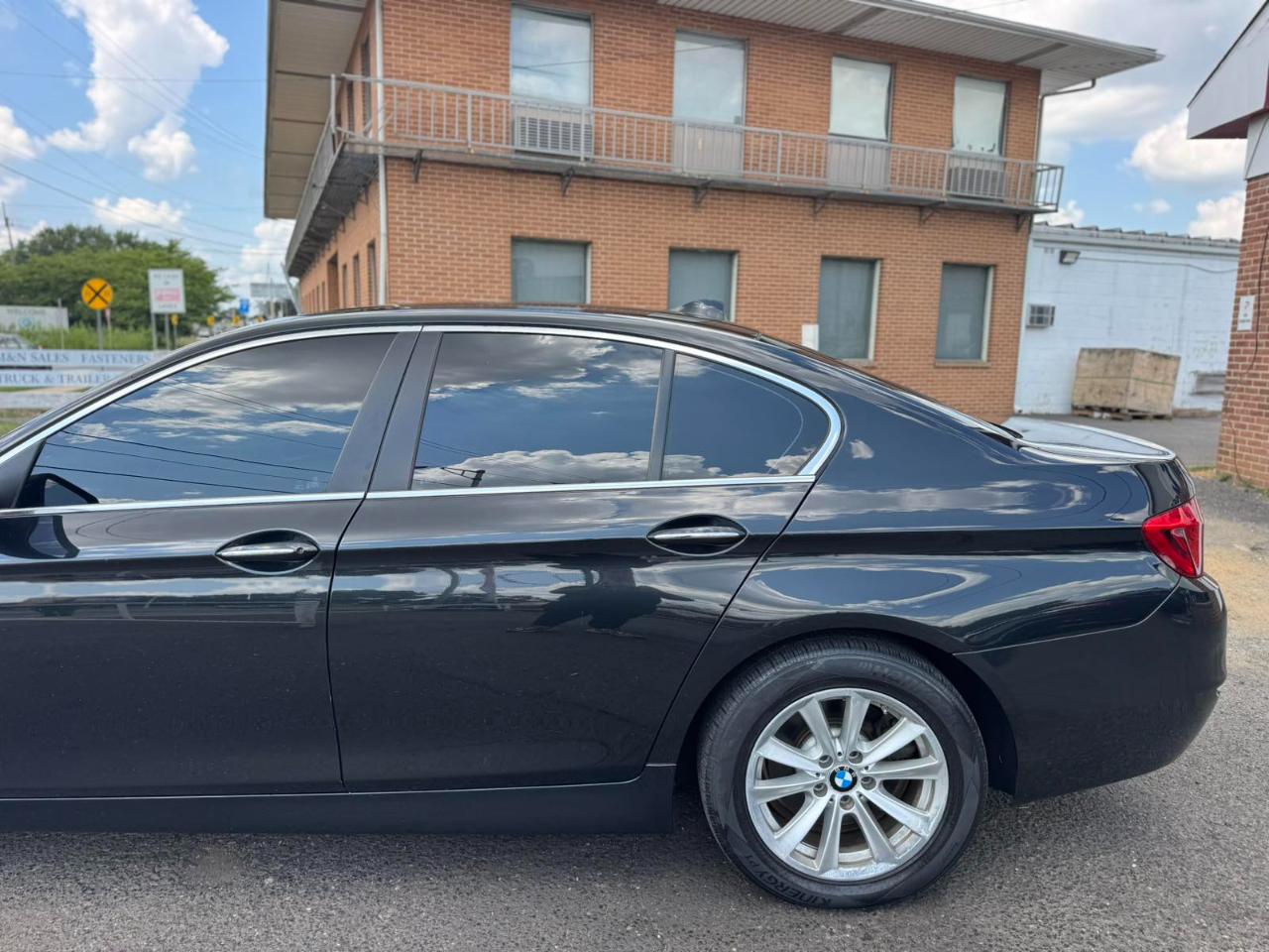 BMW 5 Series 4dr Sdn 528i xDrive AWD 2016