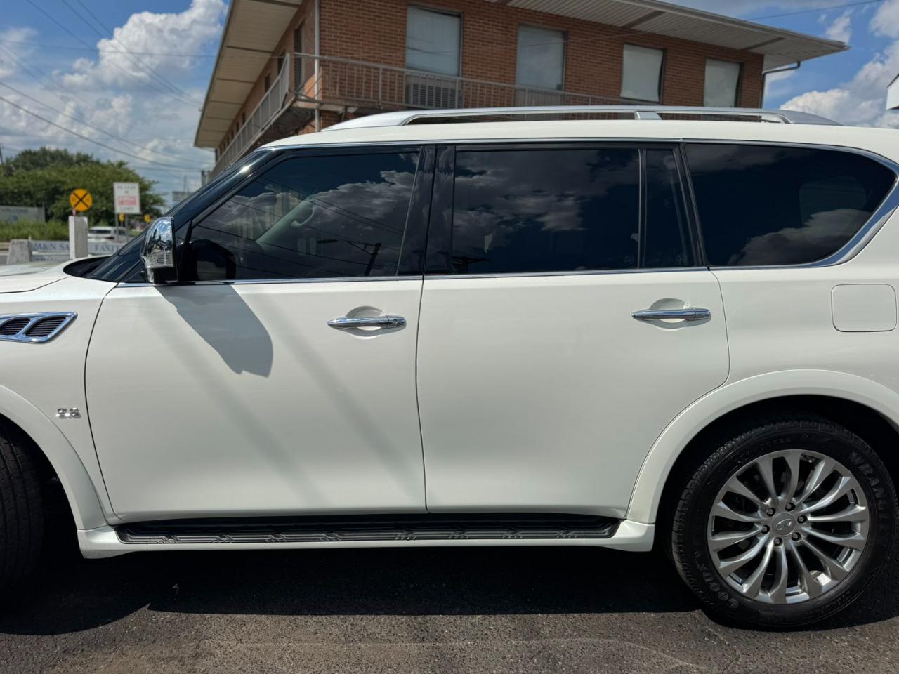 Infiniti QX80 AWD 2017