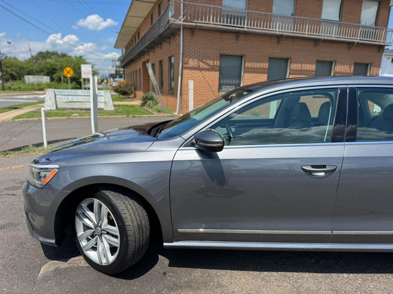 Volkswagen Passat 4dr Sdn 1.8T Auto SEL PZEV 2016