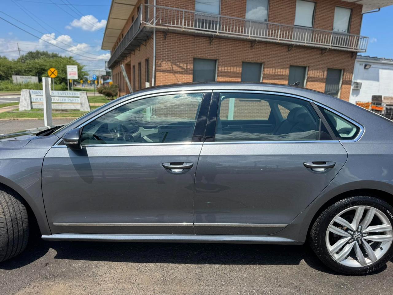 Volkswagen Passat 4dr Sdn 1.8T Auto SEL PZEV 2016