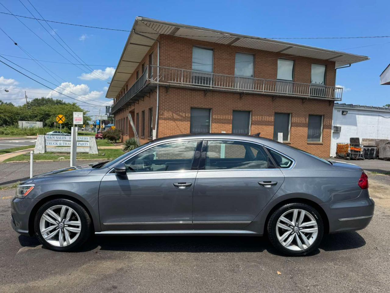 Volkswagen Passat 4dr Sdn 1.8T Auto SEL PZEV 2016