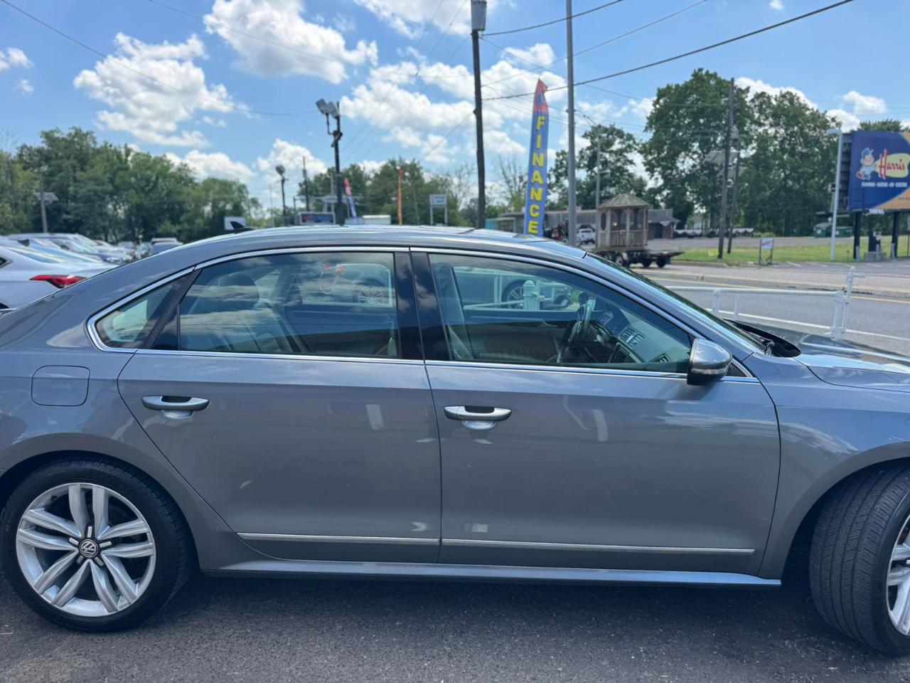 Volkswagen Passat 4dr Sdn 1.8T Auto SEL PZEV 2016