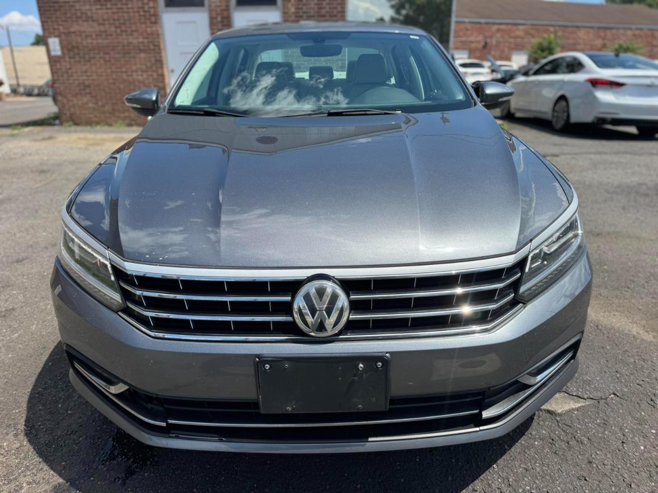 Volkswagen Passat 4dr Sdn 1.8T Auto SEL PZEV 2016