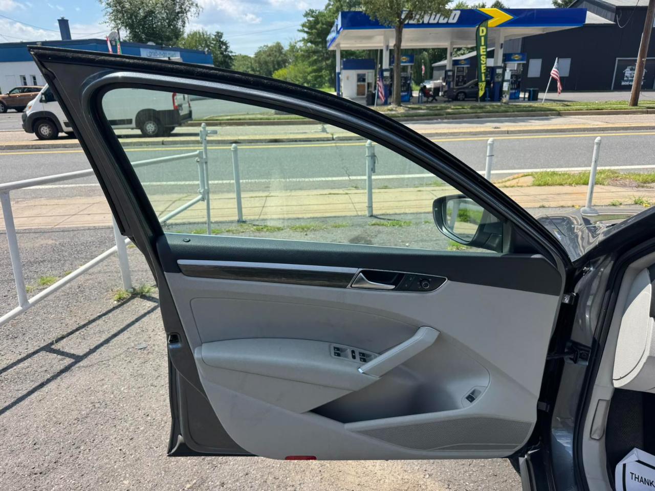 Volkswagen Passat 4dr Sdn 1.8T Auto SEL PZEV 2016