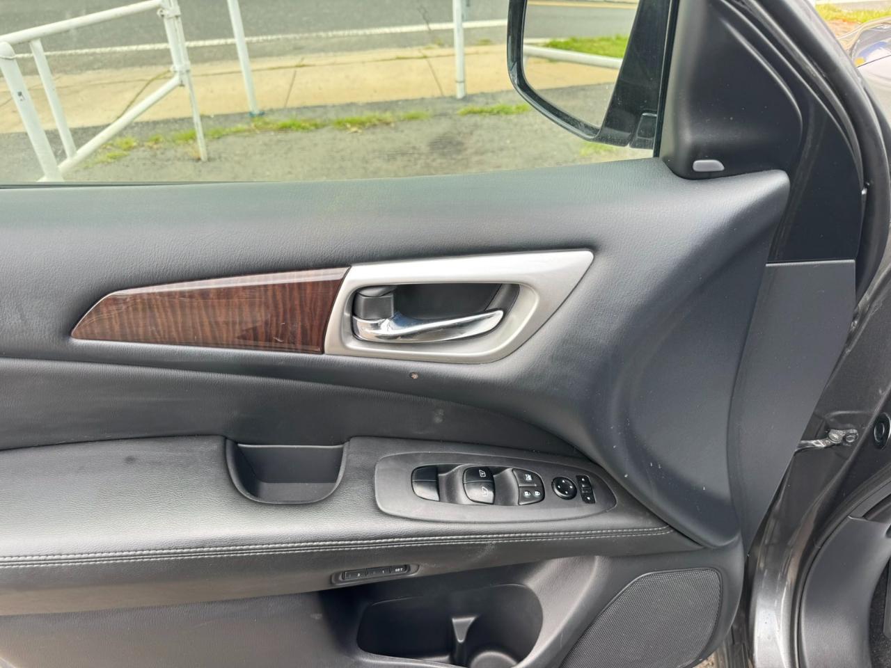 Nissan Pathfinder 4WD 4dr SL 2015