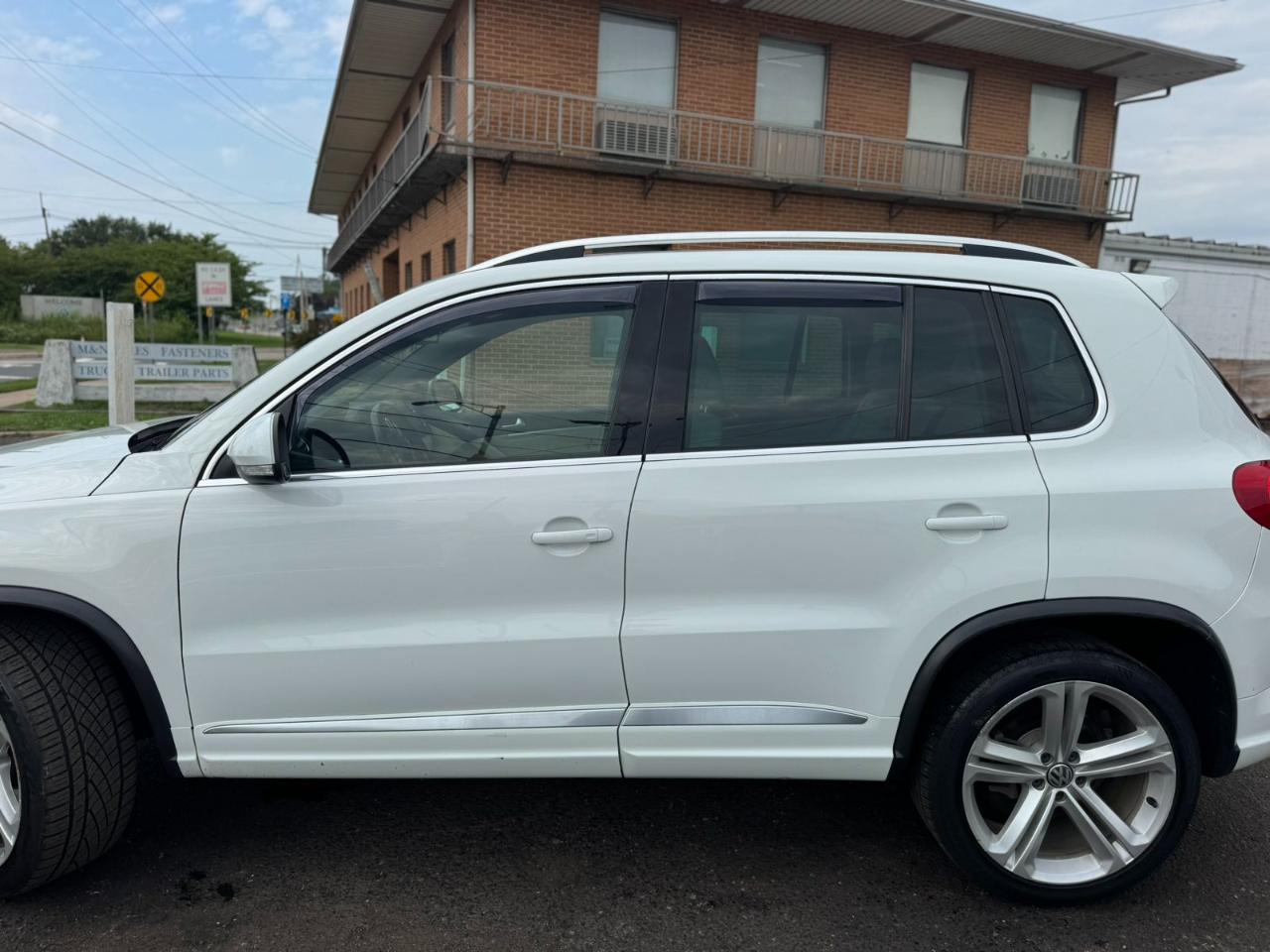 Volkswagen Tiguan 2WD 4dr Auto R-Line 2015