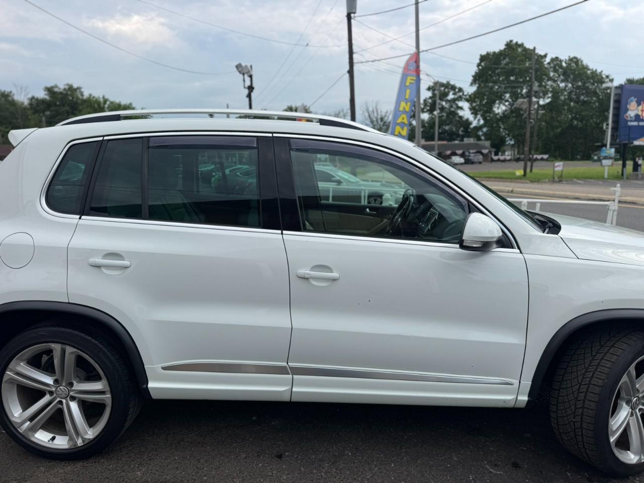 Volkswagen Tiguan 2WD 4dr Auto R-Line 2015