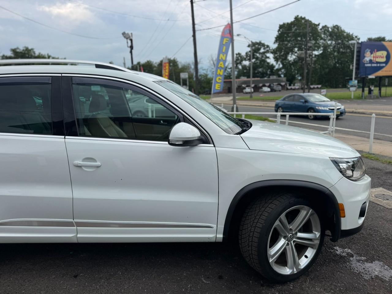 Volkswagen Tiguan 2WD 4dr Auto R-Line 2015